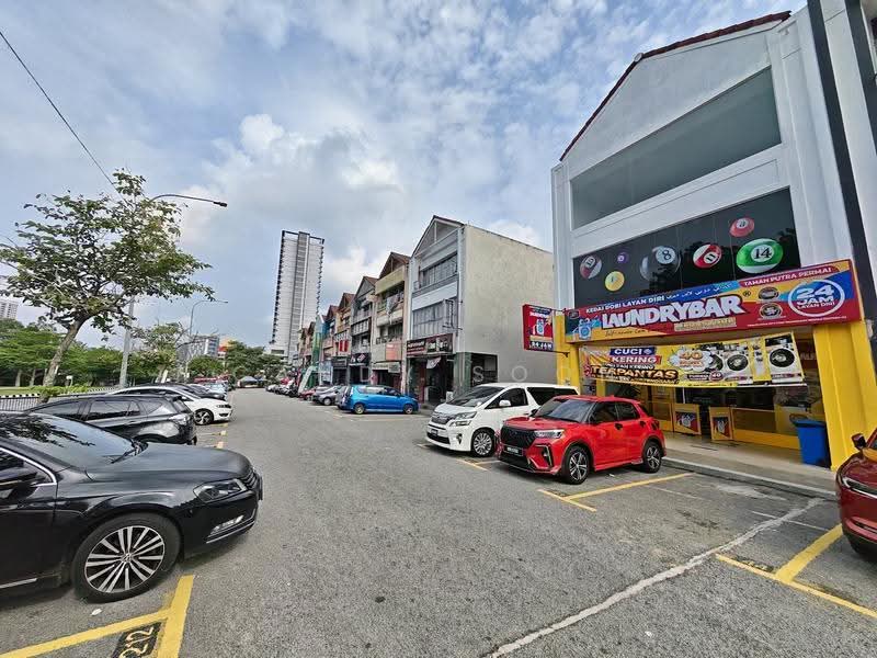 Shop for Rent in Taman Equine (Seri Kembangan) - Candy Soon - Exterior - PropertyGuru.com.my