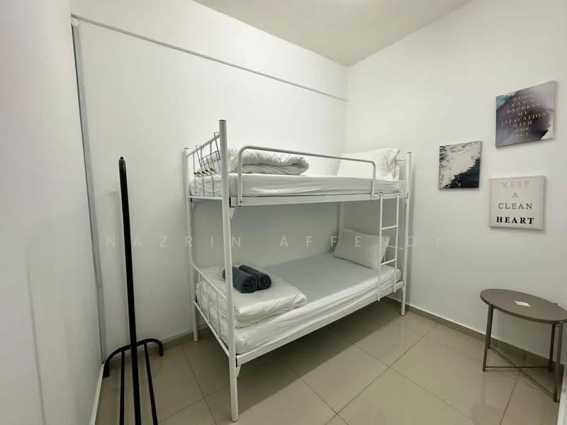 Kediaman Servis untuk Dijual di i-SOHO @ i-City - Nazrin Affendy - Bedroom - PropertyGuru.com.my