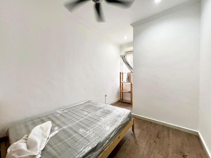2-storey Terraced House for Sale in Taman Desa Cemerlang (Ulu Tiram) - Sausa Lee - Bedroom - PropertyGuru.com.my