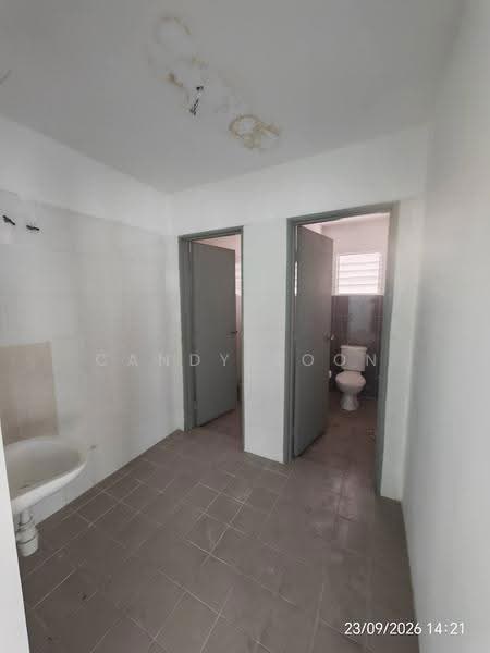 Kedai / Pejabat untuk Disewa di Equine Business Park (Seri Kembangan) - Candy Soon - Bathroom - PropertyGuru.com.my