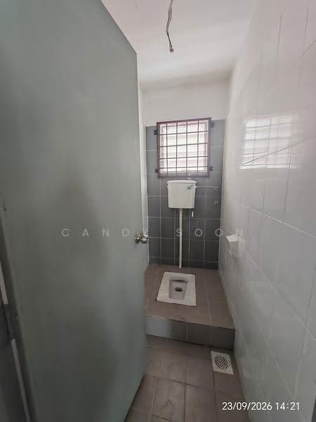 Kedai / Pejabat untuk Disewa di Equine Business Park (Seri Kembangan) - Candy Soon - Bathroom - PropertyGuru.com.my
