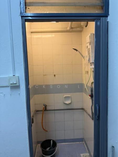 Flat for Rent at PKNS Flat Seksyen 6 - Jackson Lee - Bathroom - PropertyGuru.com.my