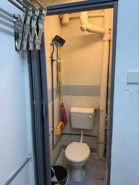 Flat for Rent at PKNS Flat Seksyen 6 - Jackson Lee - Bathroom - PropertyGuru.com.my