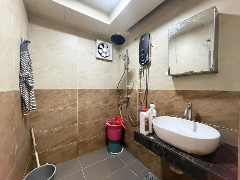 Pangsapuri untuk Disewa di Kenanga Apartment - Nana Cheah - Bathroom - PropertyGuru.com.my