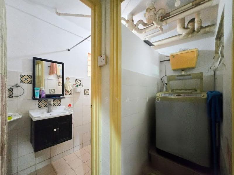 Flat for Sale at PPR Seri Semarak - Zul Syafiq - Bathroom - PropertyGuru.com.my