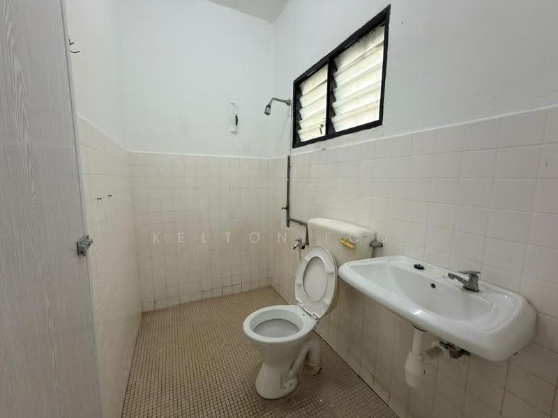 2-storey Terraced House for Sale in Bandar Country Homes (Rawang) - Kelton Foo - Bathroom - PropertyGuru.com.my