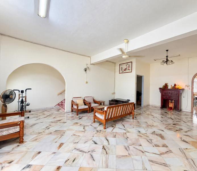 2-storey Terraced House for Sale in Taman Ros (Teluk Intan) - Kelvin Foo - Living Room - PropertyGuru.com.my