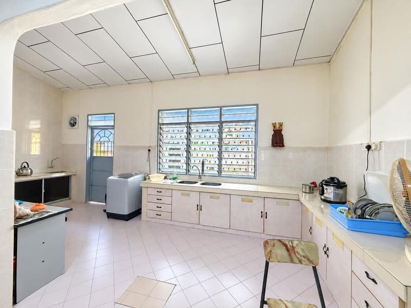 2-storey Terraced House for Sale in Taman Ros (Teluk Intan) - Kelvin Foo - Kitchen - PropertyGuru.com.my