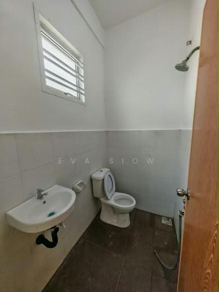 2-storey Terraced House for Sale in Taman Scientex Senai (Senai) - Eva Siow - Bathroom - PropertyGuru.com.my