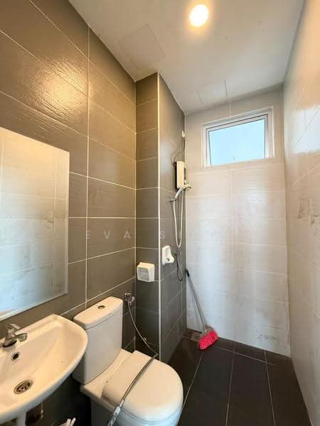 Service Residence for Sale at THE SENAI GARDEN (PANGSAPURI IMPIAN SENAI) - Eva Siow - Bathroom - PropertyGuru.com.my