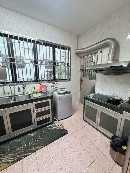 Rumah Teres 2-Tingkat untuk Dijual di Taman Kulai Utama (Kulai) - Caryn Ter - Kitchen - PropertyGuru.com.my
