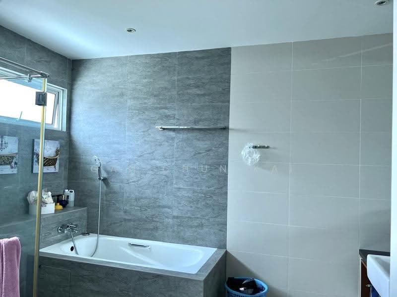 Semi-Detached House for Rent in Jelutong (Penang) - Gan Chun Kai - Bathroom - PropertyGuru.com.my