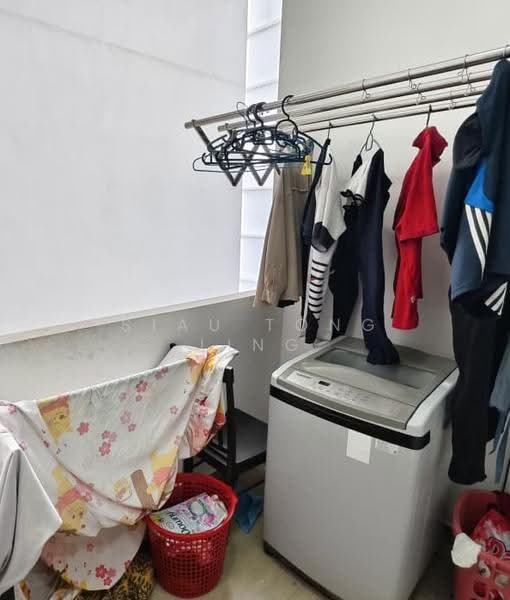 Kediaman Servis untuk Dijual di SKS Habitat - Siau Tong Ling - Balcony - PropertyGuru.com.my