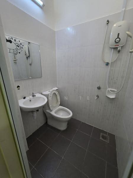 Rumah Teres 2-Tingkat untuk Disewa di Taman Mutiara Rini (Skudai) - Caryn Ter - Bathroom - PropertyGuru.com.my