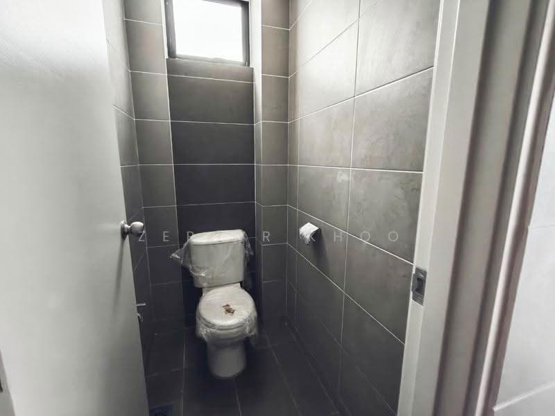 Kilang Teres untuk Disewa di Taman Lagenda Putra (Kulai) - Zephyr Khoo - Bathroom - PropertyGuru.com.my