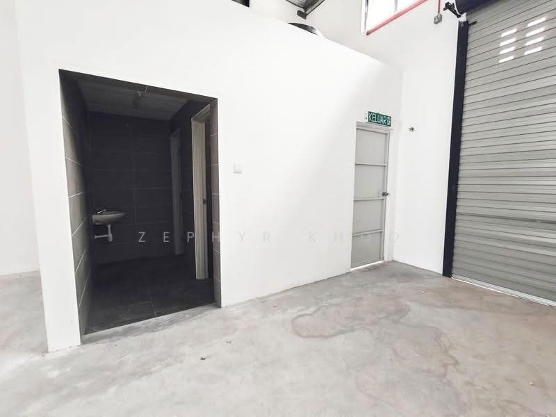 Kilang Teres untuk Disewa di Taman Lagenda Putra (Kulai) - Zephyr Khoo - Bathroom - PropertyGuru.com.my