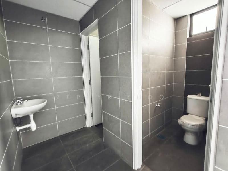 Kilang Teres untuk Disewa di Taman Lagenda Putra (Kulai) - Zephyr Khoo - Bathroom - PropertyGuru.com.my