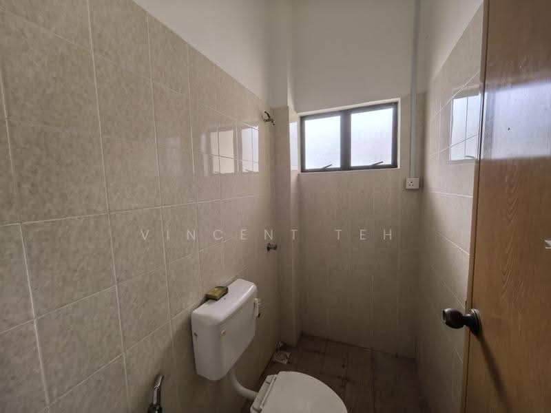 Shop / Office for Rent in Taman Pertam Jaya (Melaka City) - Vincent Teh - Bathroom - PropertyGuru.com.my