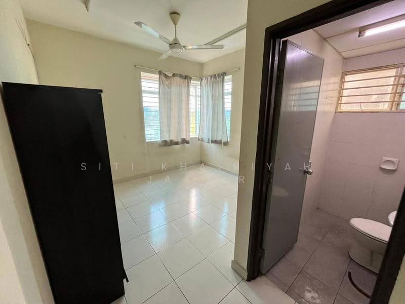 Apartment for Sale at Residensi Warnasari 2 - SITI KHAIRIYAH JAAFAR - Bedroom - PropertyGuru.com.my