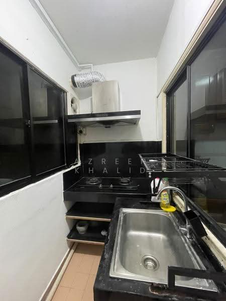 Pangsapuri untuk Disewa di D' Kiara Apartment - AZREEN KHALID - Kitchen - PropertyGuru.com.my