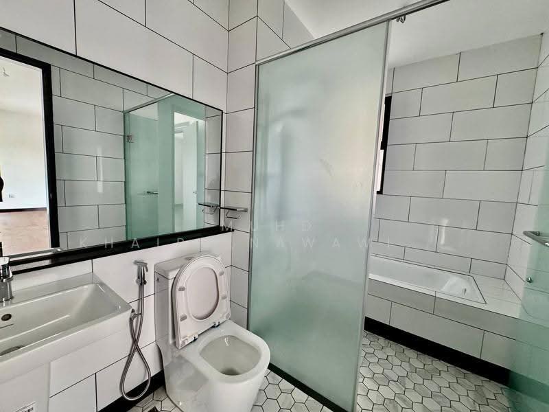 Semi-Detached House for Sale in Elmina (Shah Alam) - Muhd Khairulnawawi Kamaruddin - Bathroom - PropertyGuru.com.my