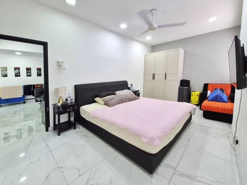 Bungalow House for Sale in Seksyen 8 (Shah Alam) - Muhd Khairulnawawi Kamaruddin - Bedroom - PropertyGuru.com.my