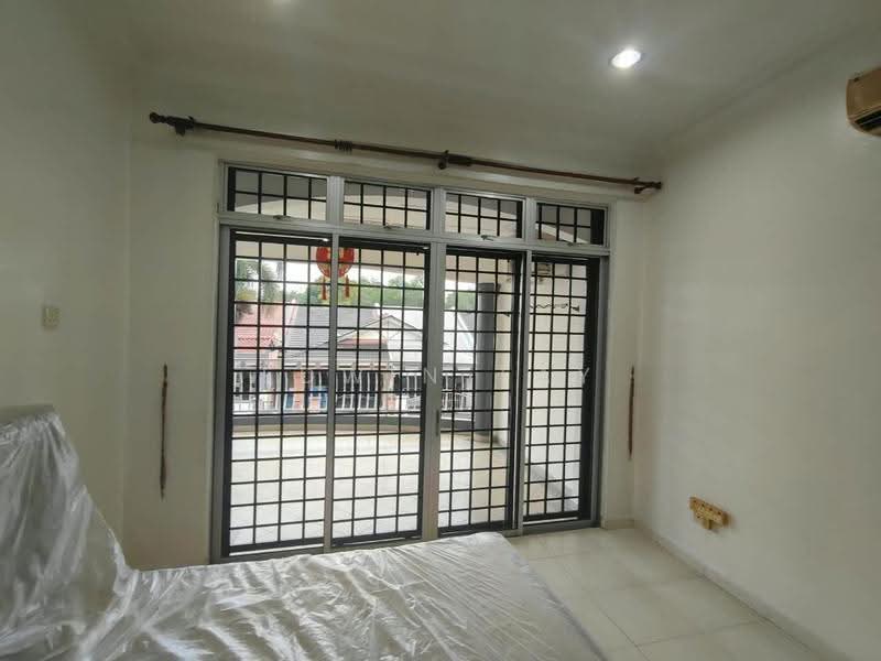 2-storey Terraced House for Sale in Mutiara Rini (Skudai) - Edwin Tay - room 5 to balcony - PropertyGuru.com.my