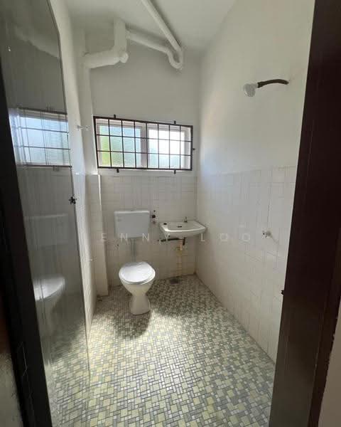 Semi-Detached House for Rent in Kuantan (Pahang) - Kenny Loo - Bathroom - PropertyGuru.com.my