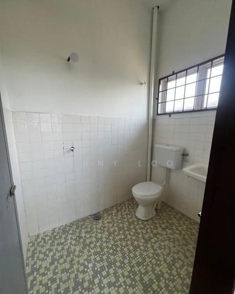 Semi-Detached House for Rent in Kuantan (Pahang) - Kenny Loo - Bathroom - PropertyGuru.com.my