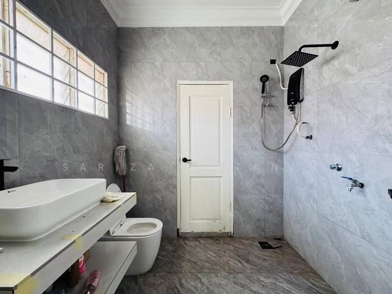 Rumah Banglo untuk Dijual di Seksyen 6 (Shah Alam) - Sariza Hartanah - Bathroom - PropertyGuru.com.my