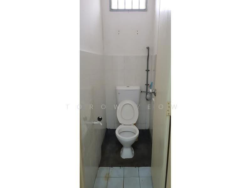 Kedai untuk Disewa di Taman Setia Indah (Tebrau) - Torow Yeow - Bathroom - PropertyGuru.com.my