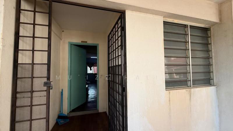 Rumah Flat untuk Dijual di Pangsapuri Putra Damai - Mu'izz Halim - Entrance - PropertyGuru.com.my