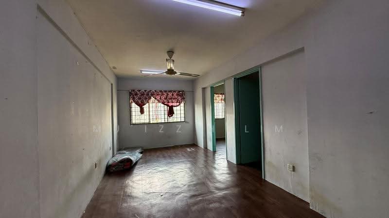 Rumah Flat untuk Dijual di Pangsapuri Putra Damai - Mu'izz Halim - Living Room - PropertyGuru.com.my