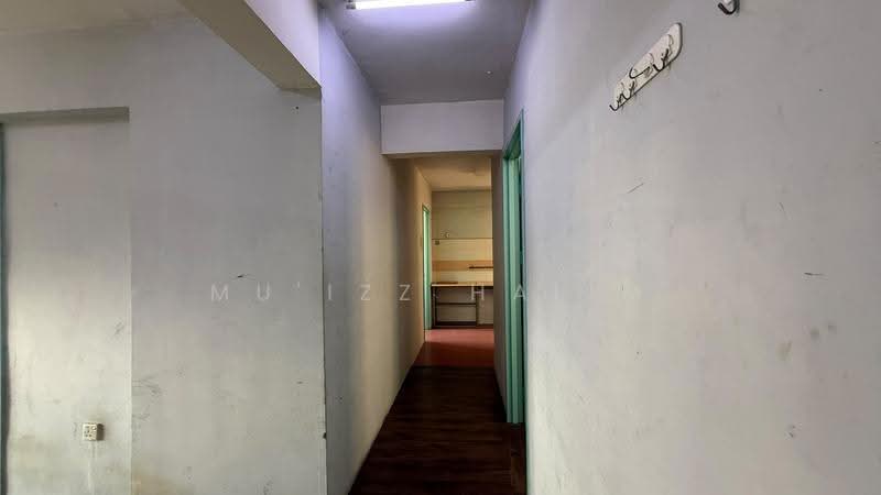 Rumah Flat untuk Dijual di Pangsapuri Putra Damai - Mu'izz Halim - Corridor - PropertyGuru.com.my