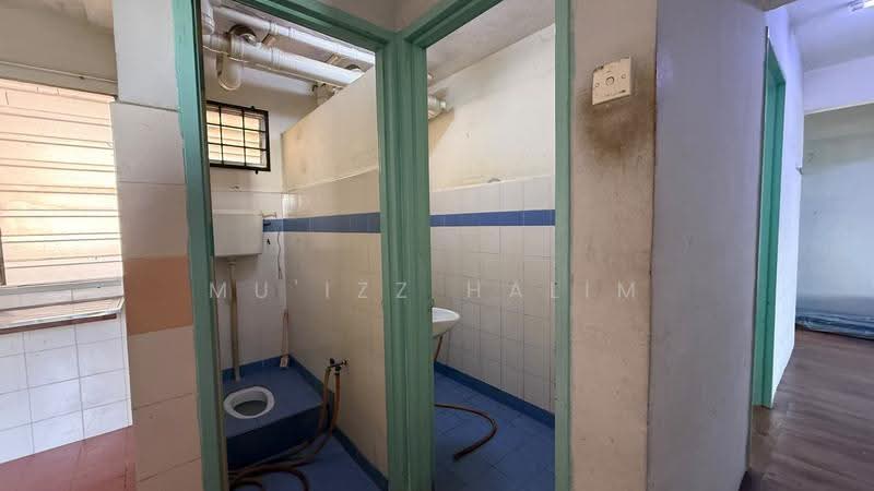 Rumah Flat untuk Dijual di Pangsapuri Putra Damai - Mu'izz Halim - Bathroom - PropertyGuru.com.my