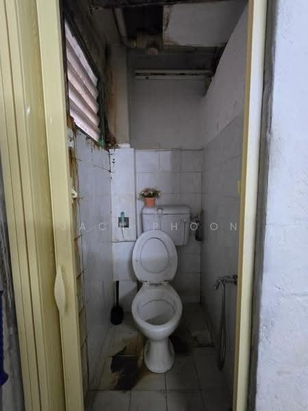 Rumah Flat untuk Dijual di Flat Temenggong - Jack Phoon - Bathroom - PropertyGuru.com.my