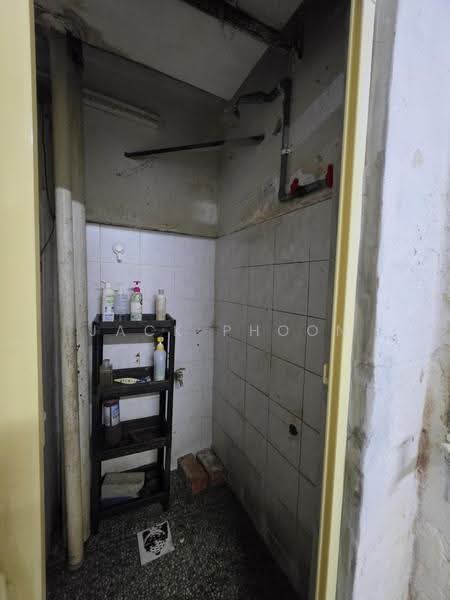Rumah Flat untuk Dijual di Flat Temenggong - Jack Phoon - Bathroom - PropertyGuru.com.my