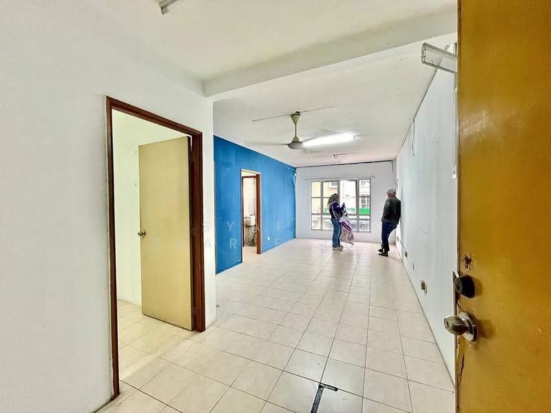 Apartment for Sale at Pusat Komersial Seksyen 7 - Syafiq Sharifudin - Living Room - PropertyGuru.com.my