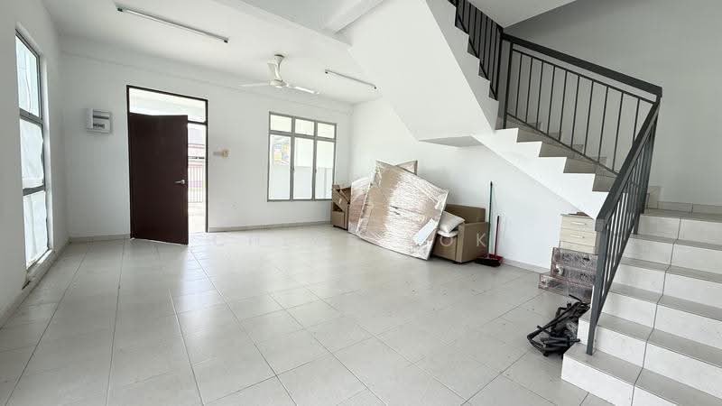Rumah Teres untuk Dijual di Taman Kundang Jaya (Rawang) - Chloe Kok - Living Room - PropertyGuru.com.my
