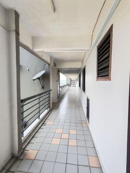 Pangsapuri untuk Dijual di Seri Mutiara Apartment - Ida Aziz - Corridor - PropertyGuru.com.my
