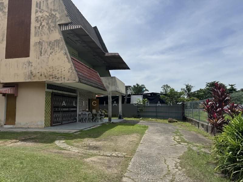 Rumah Banglo untuk Dijual di Rahang (Seremban) - Alicia Chan - 2 storey Bungalow House - Drive way - PropertyGuru.com.my