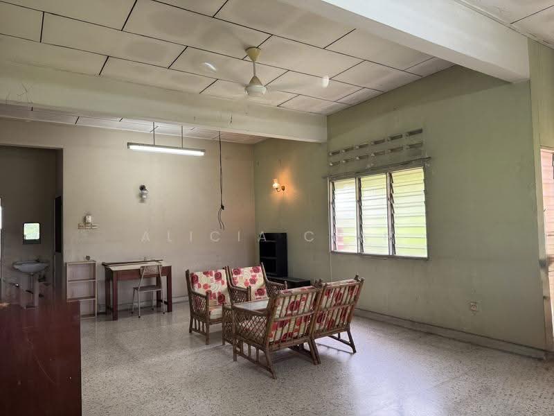 Rumah Banglo untuk Dijual di Rahang (Seremban) - Alicia Chan - 1st Floor - Family Hall - PropertyGuru.com.my