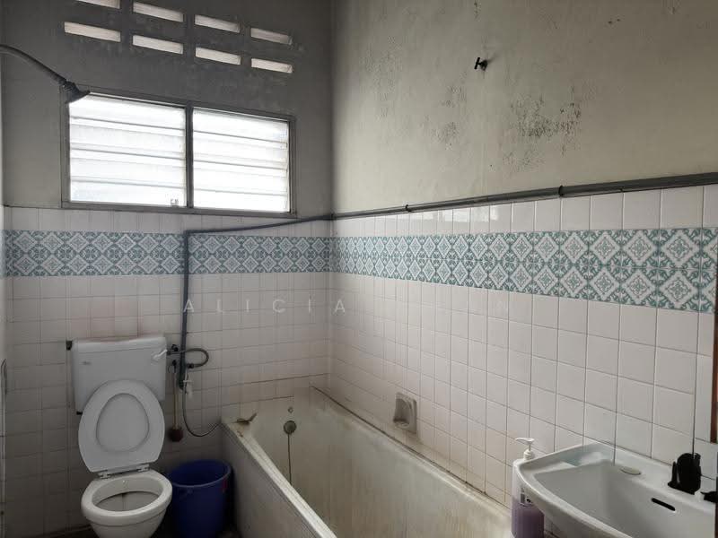 Rumah Banglo untuk Dijual di Rahang (Seremban) - Alicia Chan - 1st floor - Bathroom - PropertyGuru.com.my