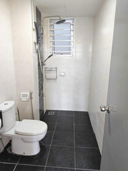 Pangsapuri untuk Dijual di Putra 1 - Soon Sheng Law - Bathroom - PropertyGuru.com.my