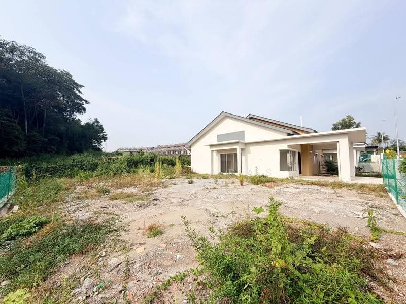 Rumah Berkembar untuk Dijual di Taman Desa Saujana (Hulu Langat) - Amir Abas - Exterior - PropertyGuru.com.my