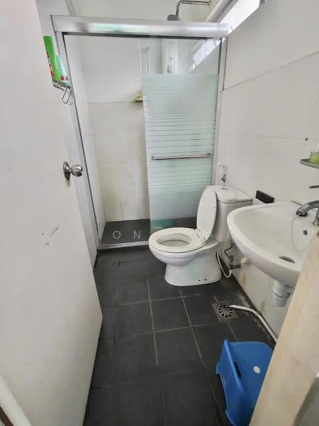 Apartment for Sale at University Condo Apartment 2 (UCA 2) - Fiona Lai - Bathroom - PropertyGuru.com.my
