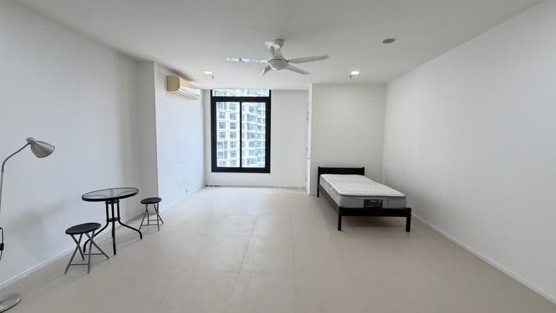 Kediaman Servis untuk Dijual di Arcoris SOHO - Wai Shun - Bedroom - PropertyGuru.com.my