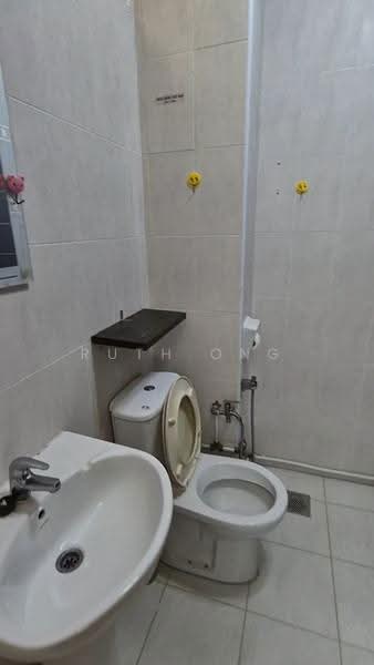 Rumah Berkembar untuk Disewa di Batu Ferringhi (Penang) - Ruth Ong - Bathroom - PropertyGuru.com.my