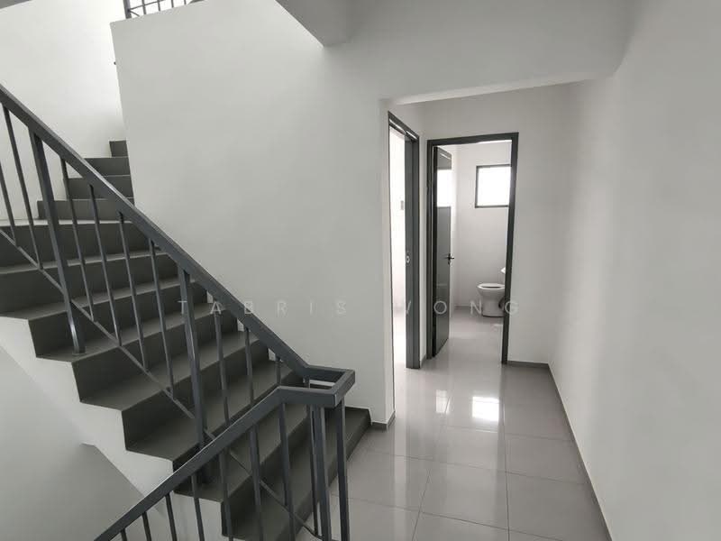 3-storey Terraced House for Rent in Taman Sri Muda (Shah Alam) - Tabris Wong - Corridor - PropertyGuru.com.my