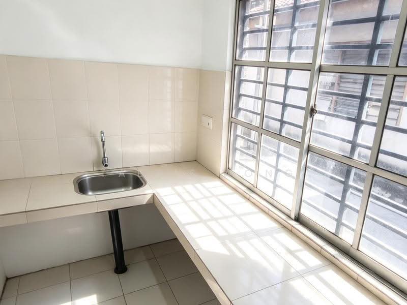 3-storey Terraced House for Rent in Taman Sri Muda (Shah Alam) - Tabris Wong - Kitchen - PropertyGuru.com.my
